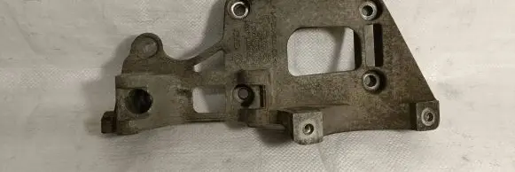Volkswagen PASSAT B7 Engine mounting bracket 06F903143f
