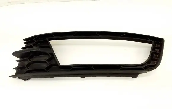 Skoda Octavia Mk3 (5E) Front grill 5E0807681