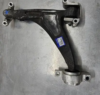 Volvo XC90 Front lower control arm/wishbone 32246811