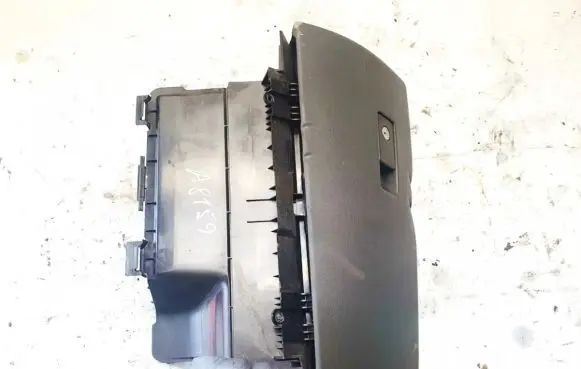 Glove box