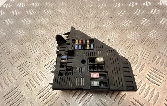 Volvo XC90 Fuse module 31453259