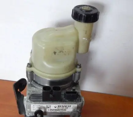Renault Sandero II Power steering pump 491102583R T5102008G
