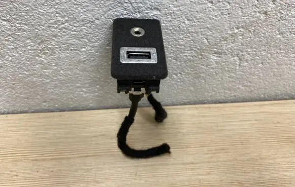 Ford Tourneo Custom AUX in-socket connector 19A164