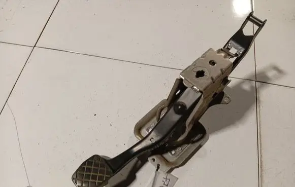 Skoda Octavia Mk2 (1Z) Brake pedal 1K1721057AD