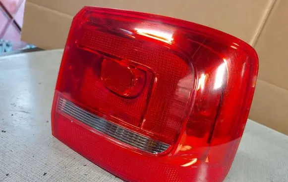 Volkswagen Touran II Rear/tail lights 1T0345096R