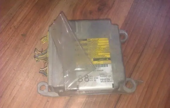 Toyota Avensis T250 Airbag control unit/module 891700511 89170-0511