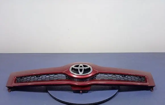 Toyota Corolla Verso E121 Front grill 531110F010