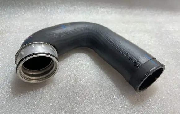 Volkswagen PASSAT B5.5 Intercooler hose/pipe 3B0145834AB
