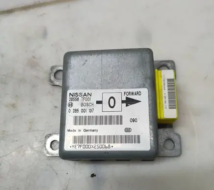 Nissan Terrano Airbag control unit/module 285567F001 YE7F000X250068 0285001137