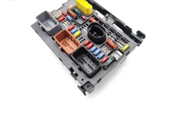 Peugeot RCZ Fuse module 9667044980