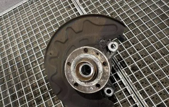 Volkswagen PASSAT B8 Front wheel hub 5Q0407258A