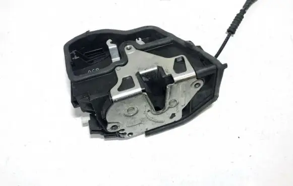 BMW X3 E83 Front door lock 7167068