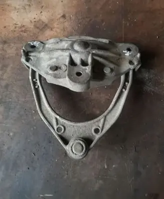 Volkswagen Touareg I Coil spring mount 