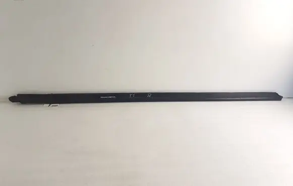 Audi TT TTS Mk2 Front door glass trim molding 8J0837477 8J0837478