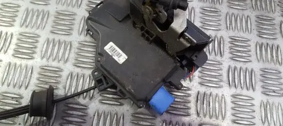 Audi A8 S8 D3 4E Rear door lock 4e0839015