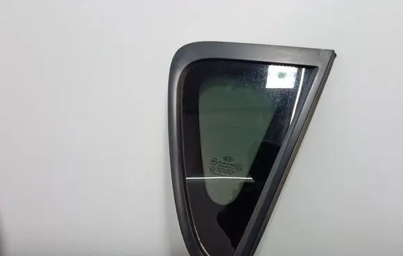 KIA Soul Rear side window