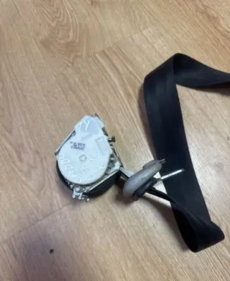 Volkswagen Caddy Rear seatbelt 34023083 34023083B 33035173
