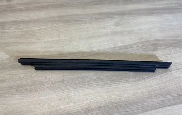 Toyota RAV 4 (XA50) Rear door glass trim molding