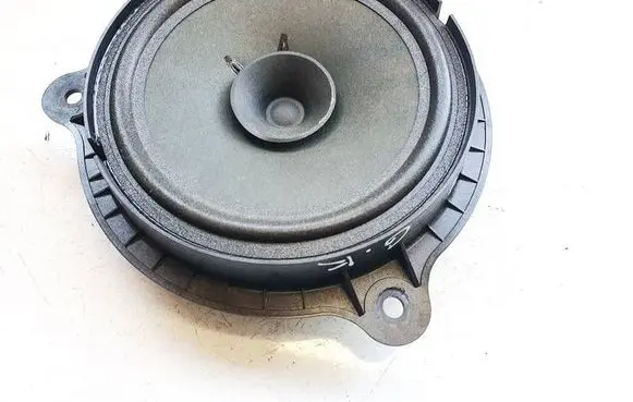 Nissan Leaf I (ZE0) Front door speaker