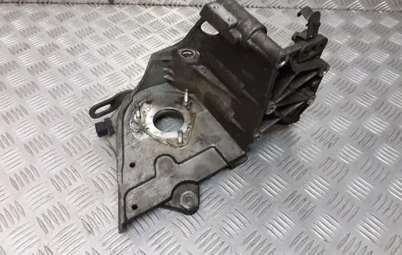 Opel Zafira B Engine mounting bracket 55187918