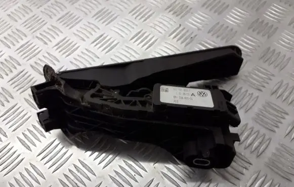 Volkswagen Golf Plus Accelerator throttle pedal 1K1721503F