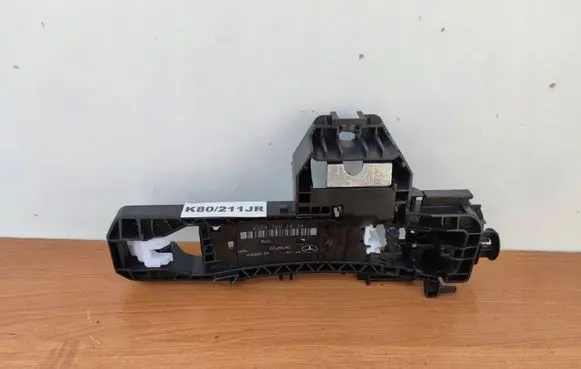 Mercedes-Benz C W204 Front door exterior handle/bracket A2047601634