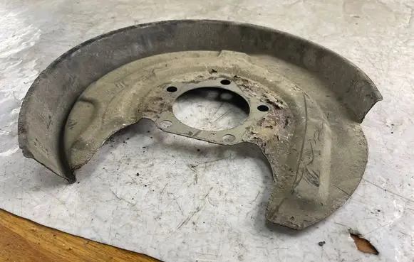Volkswagen PASSAT B5 Rear brake disc plate dust cover 8e0615611c