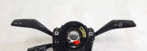 Wiper turn signal indicator stalk/switch