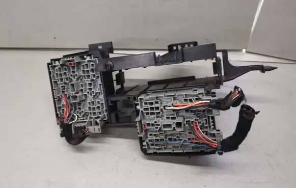 Volkswagen Touareg I Fuse module 7L0937535B 7L0937603A