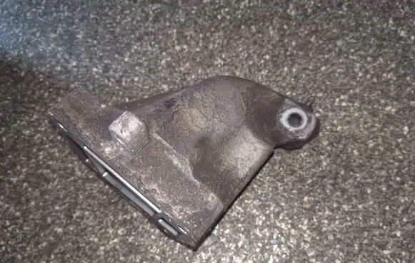 Mercedes-Benz E W211 Engine mounting bracket A6422230104