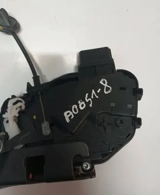 Volvo XC60 Front door lock 30799315