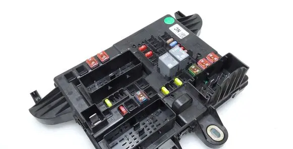 Opel Insignia A Fuse module 13277319