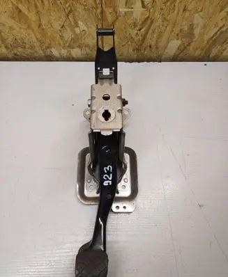 Volkswagen PASSAT B6 Brake pedal 1K1721117