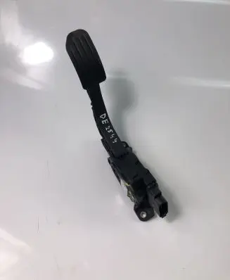 Volvo V60 Accelerator throttle pedal 31329057