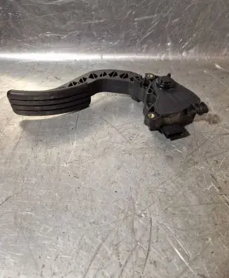 Nissan NV300 Accelerator throttle pedal 180020024R