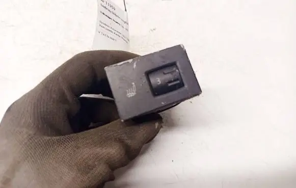 Volkswagen Touareg I Seat heating switch 7L6963570B