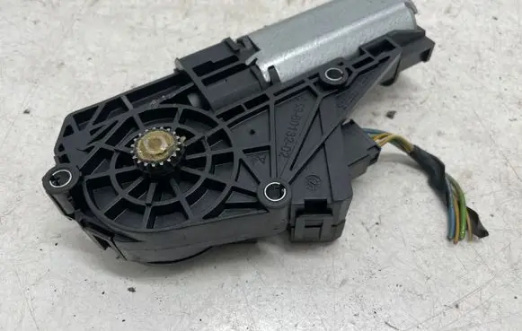 BMW 5 GT F07 Sunroof motor/actuator 0536013202