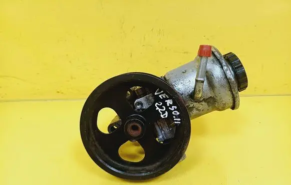 Toyota Corolla Verso AR10 Power steering pump