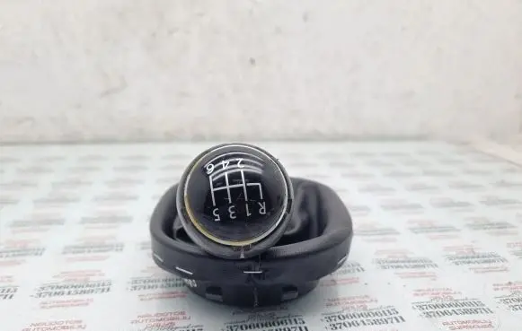 Volkswagen Touran II Gear lever shifter trim leather/knob 1T0711113AC
