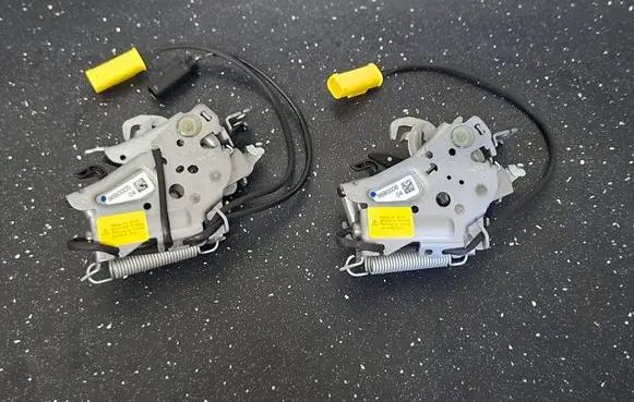 Engine bonnet/hood lock/catch