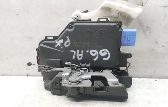 Volkswagen Golf VI Rear door lock 7L0839016D