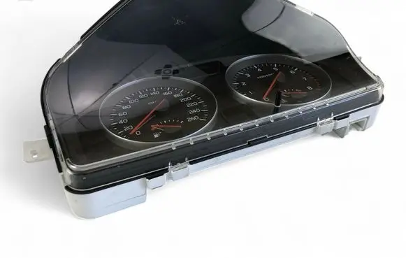 Volvo V50 Speedometer (instrument cluster) 30765308