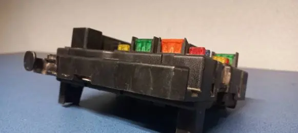 Peugeot 406 Fuse module 9650663880