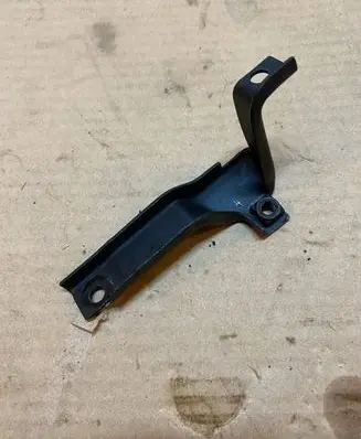 Audi A4 S4 B7 8E 8H Fuel pump bracket 059130180B