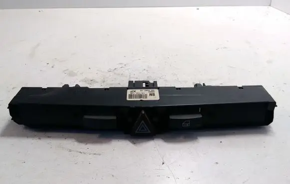 Opel Astra H Hazard light switch 13100105