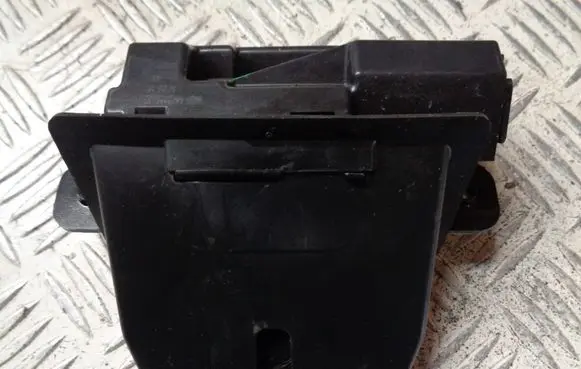 Ford Fiesta Tailgate/trunk/boot lock/catch/latch 8A61A447A66BE