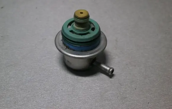 Smart ForTwo I Fuel pressure regulator 0000781889 0280160587