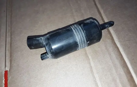 Cadillac SRX Windscreen/windshield washer pump 24022796 31804
