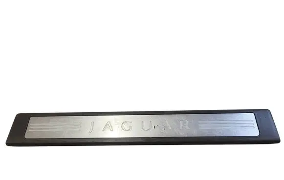 Front sill trim cover