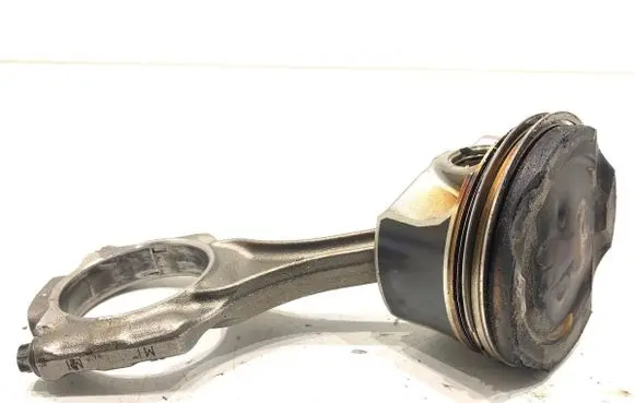 BMW 5 G30 G31 G38 Piston with connecting rod 7852246